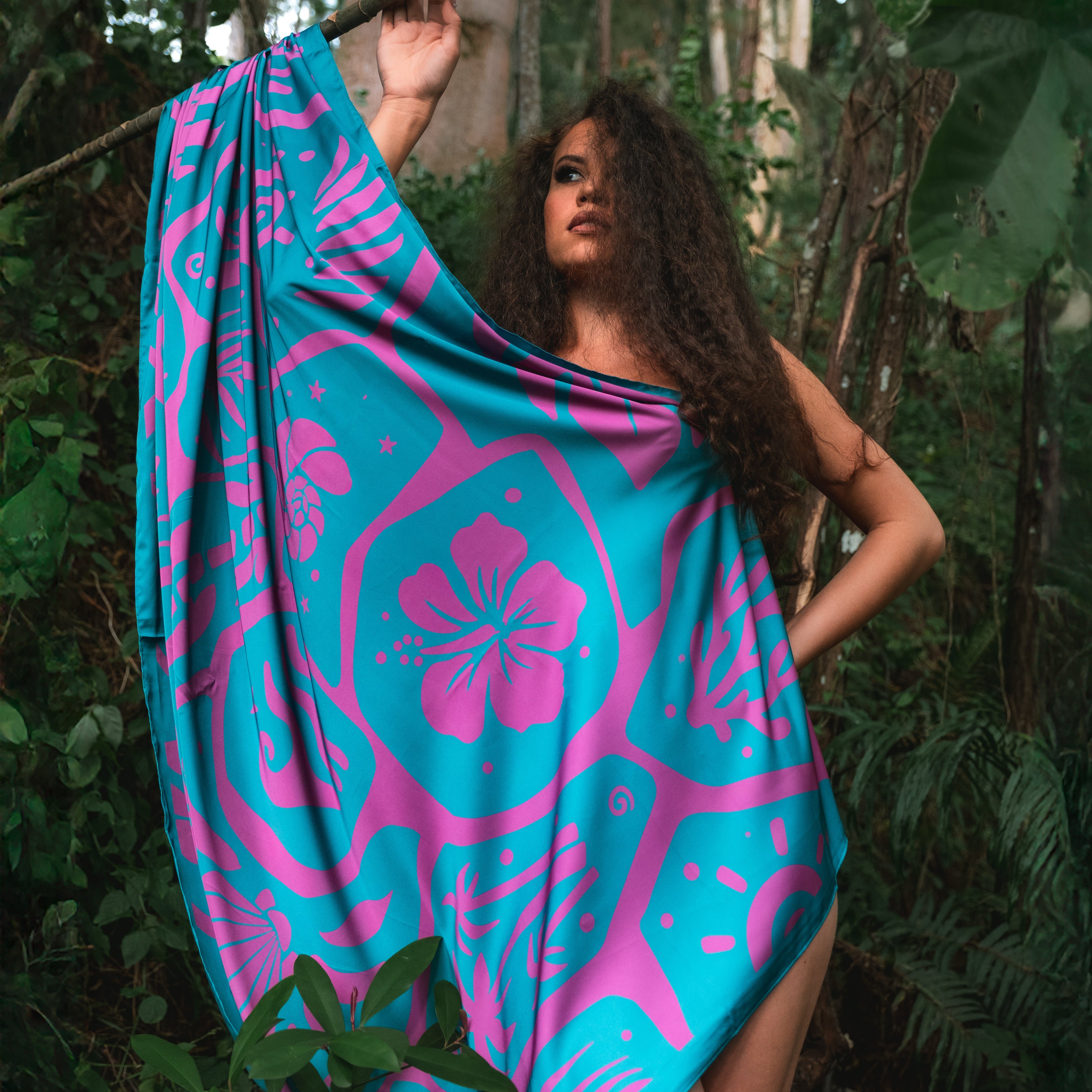 Island Essence — Polynesian Nights Pāreu