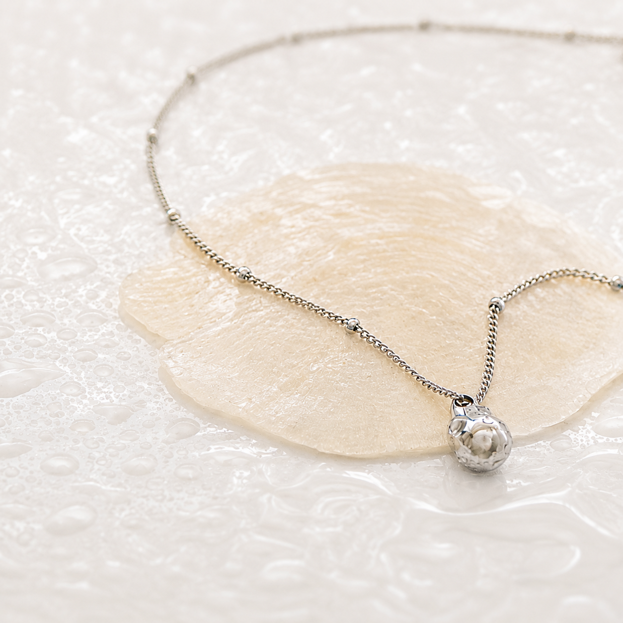 ELINA DROP NECKLACE