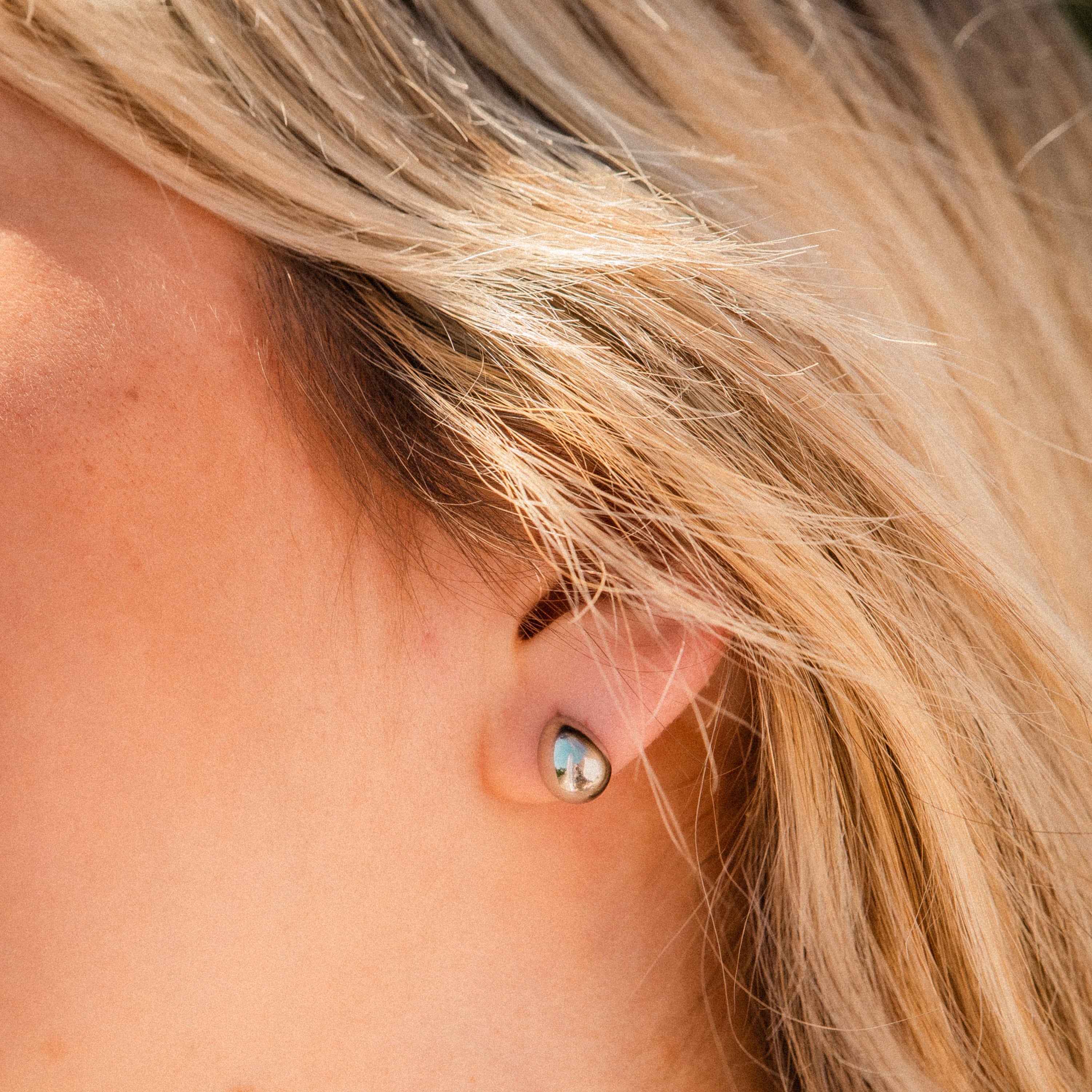 ELINA DROP STUD EARRINGS