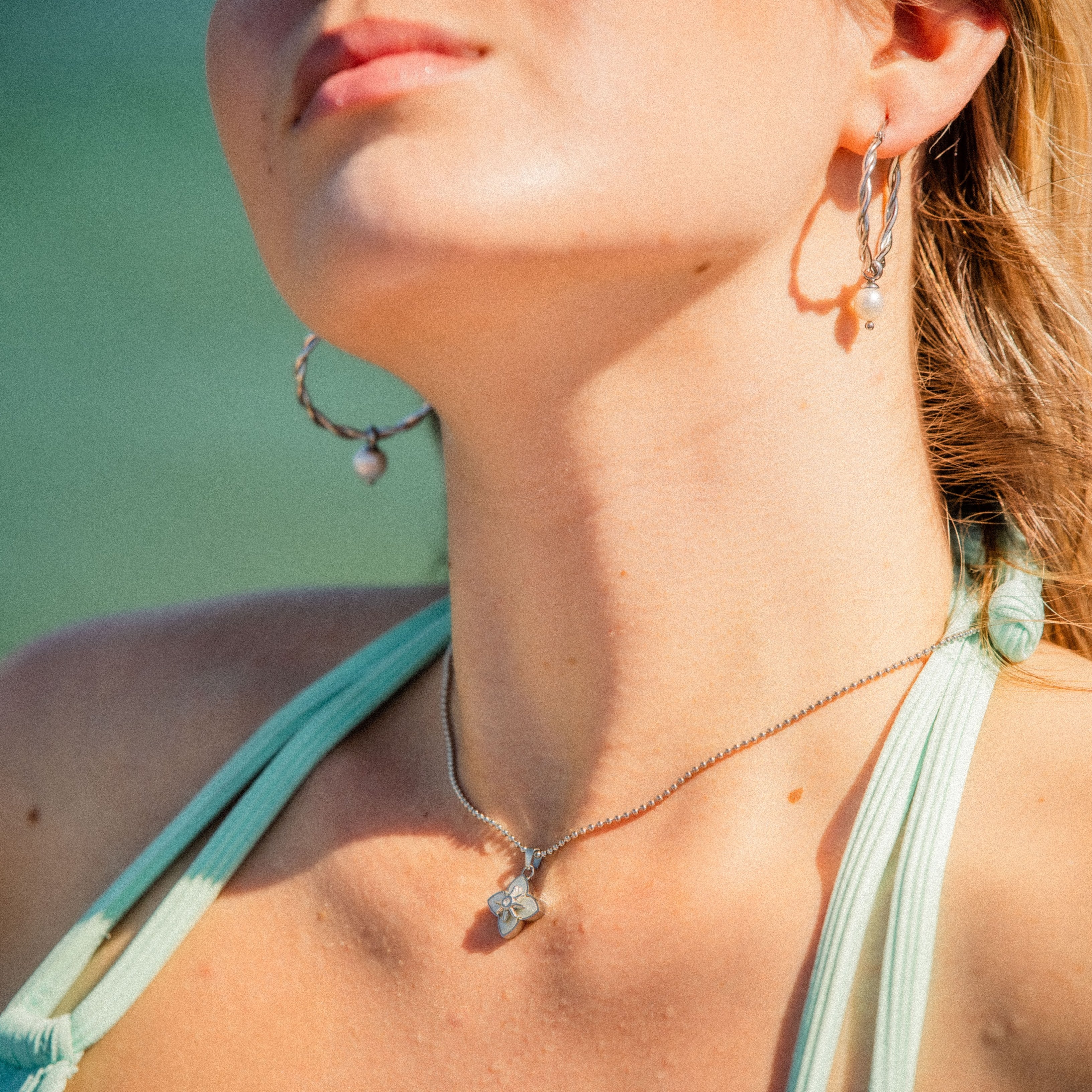 SHELLA TWISTED HOOPS