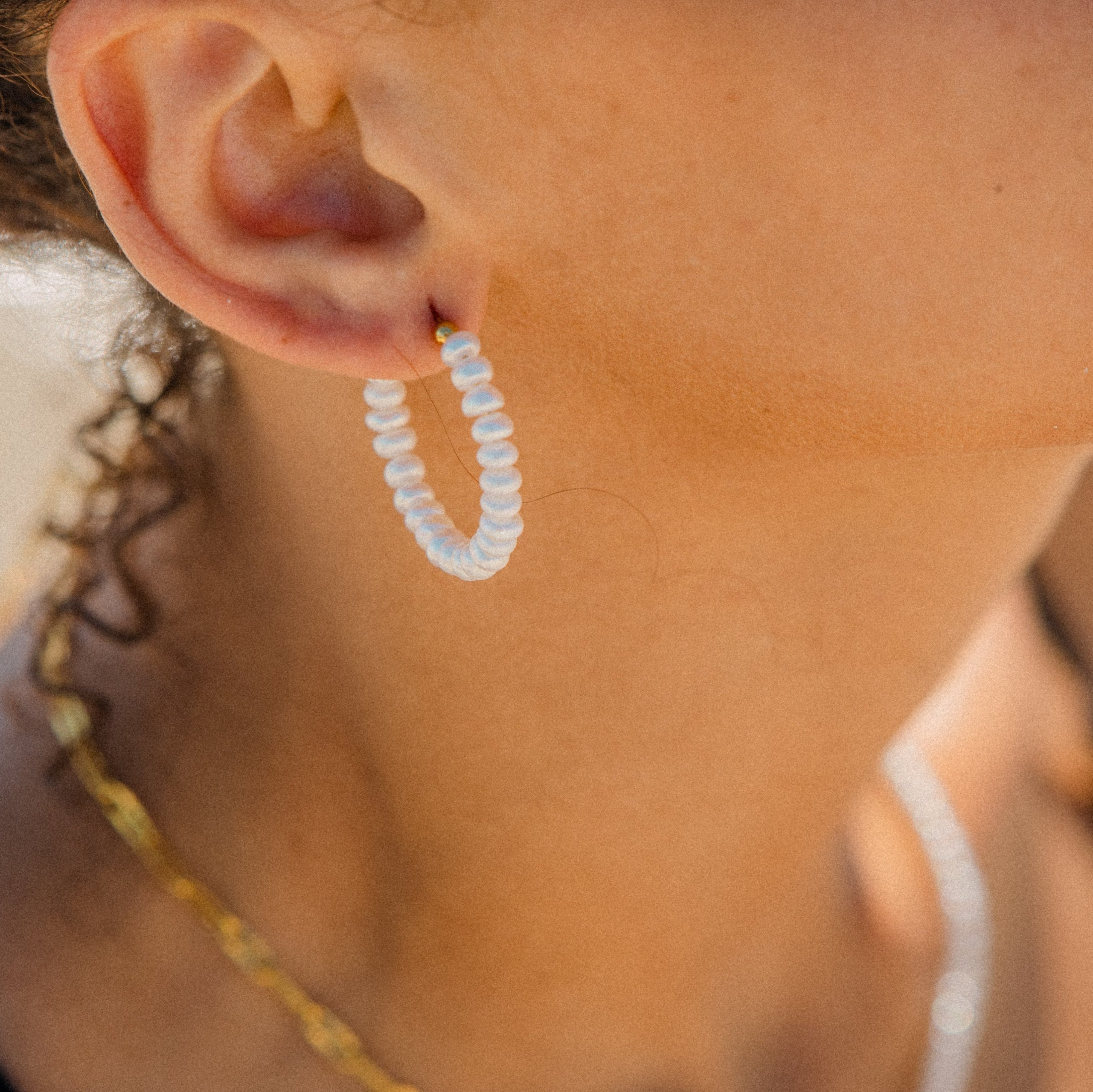 MAHEA FRESHWATER PEARL HOOP
