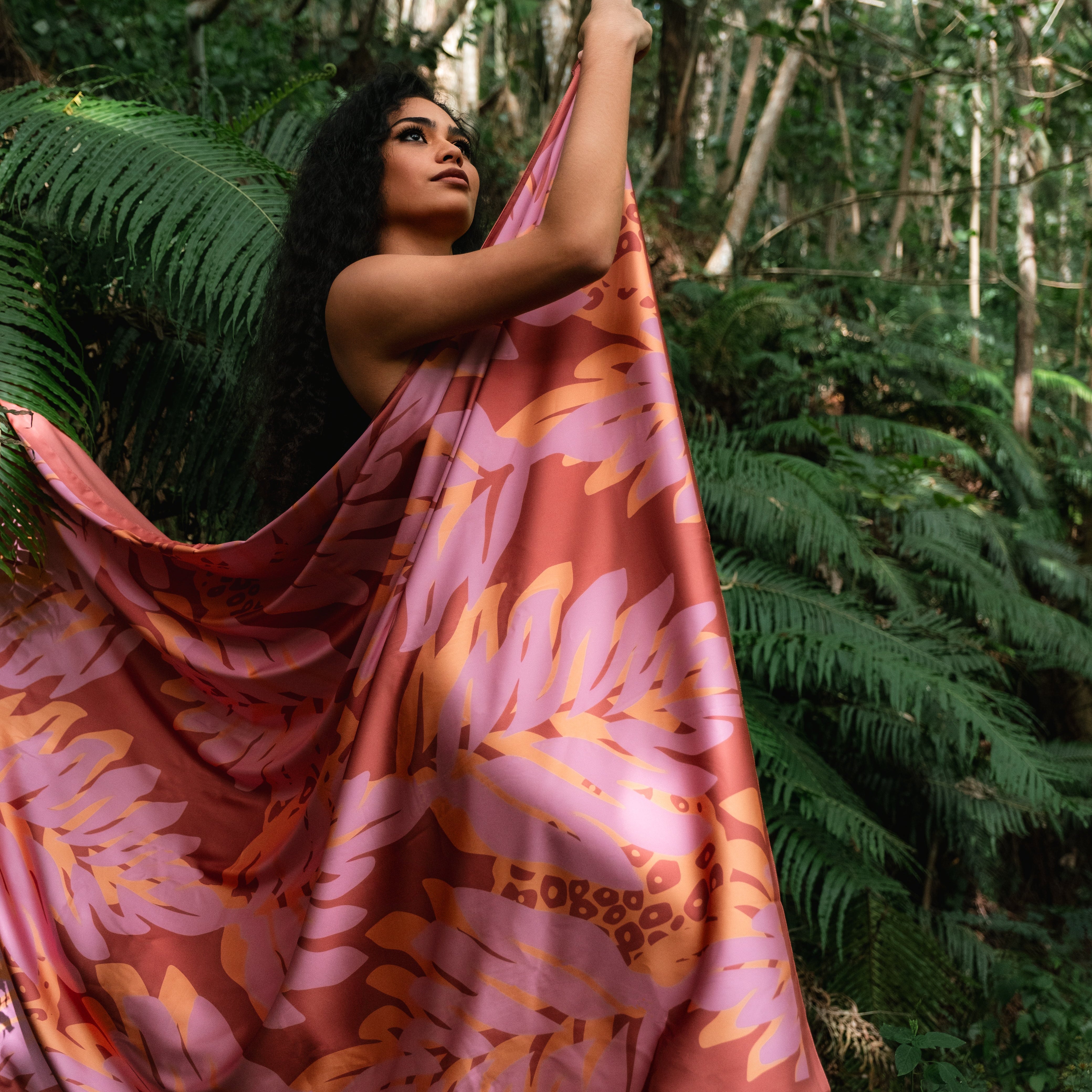 Island Essence — Golden Uru Pāreu