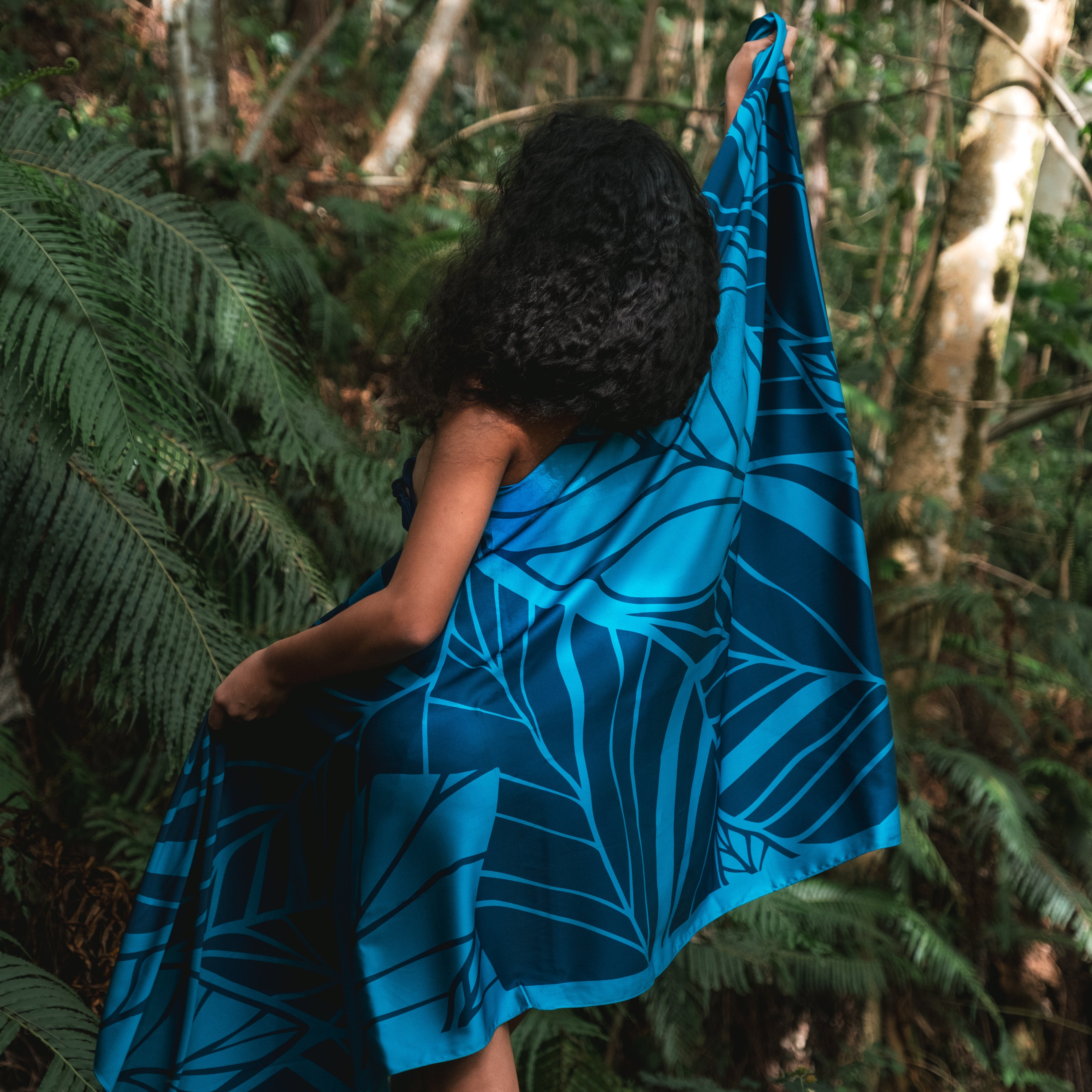 Island Essence — Deep Lagoon Pāreu