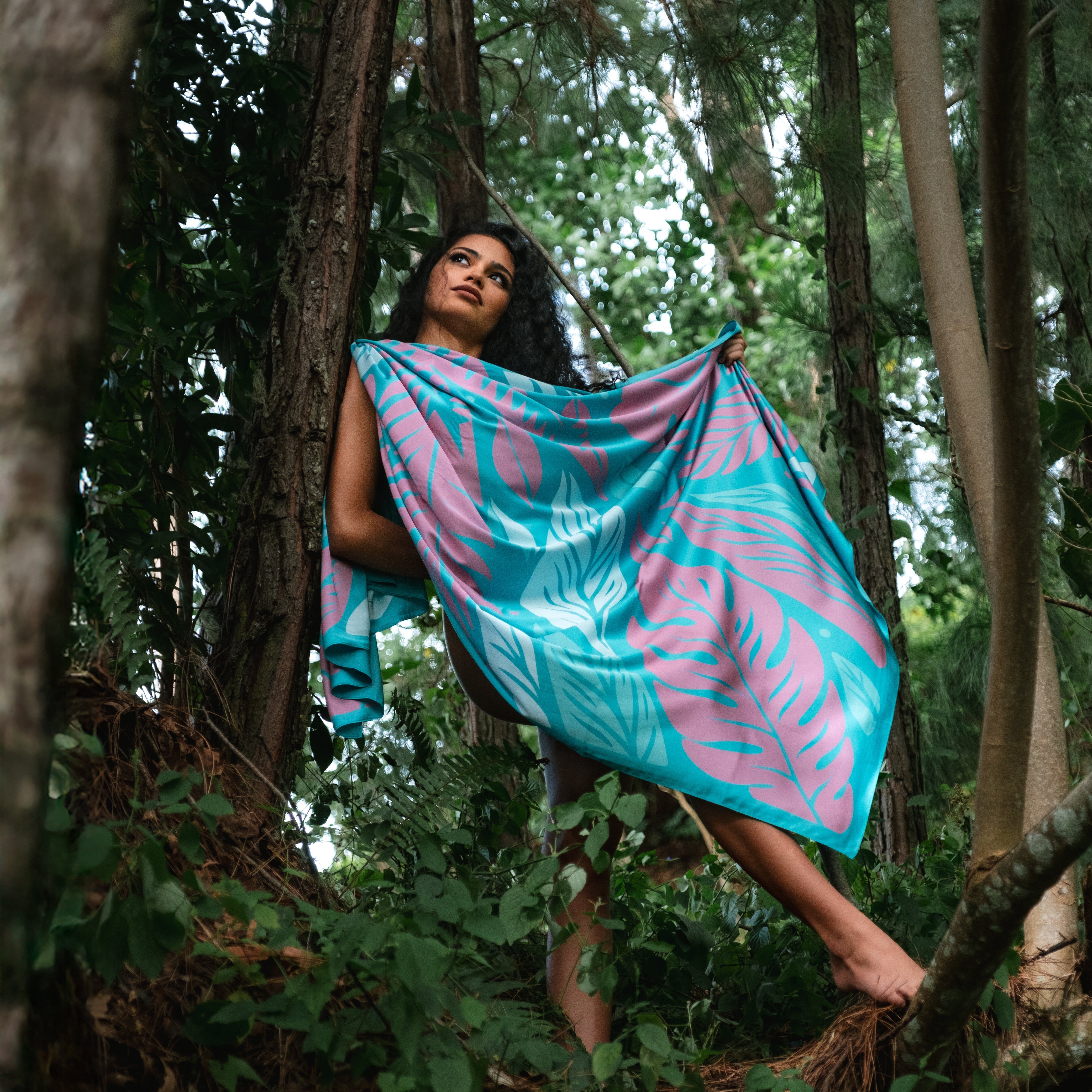 Island Essence — Lagoon Bloom Pāreu