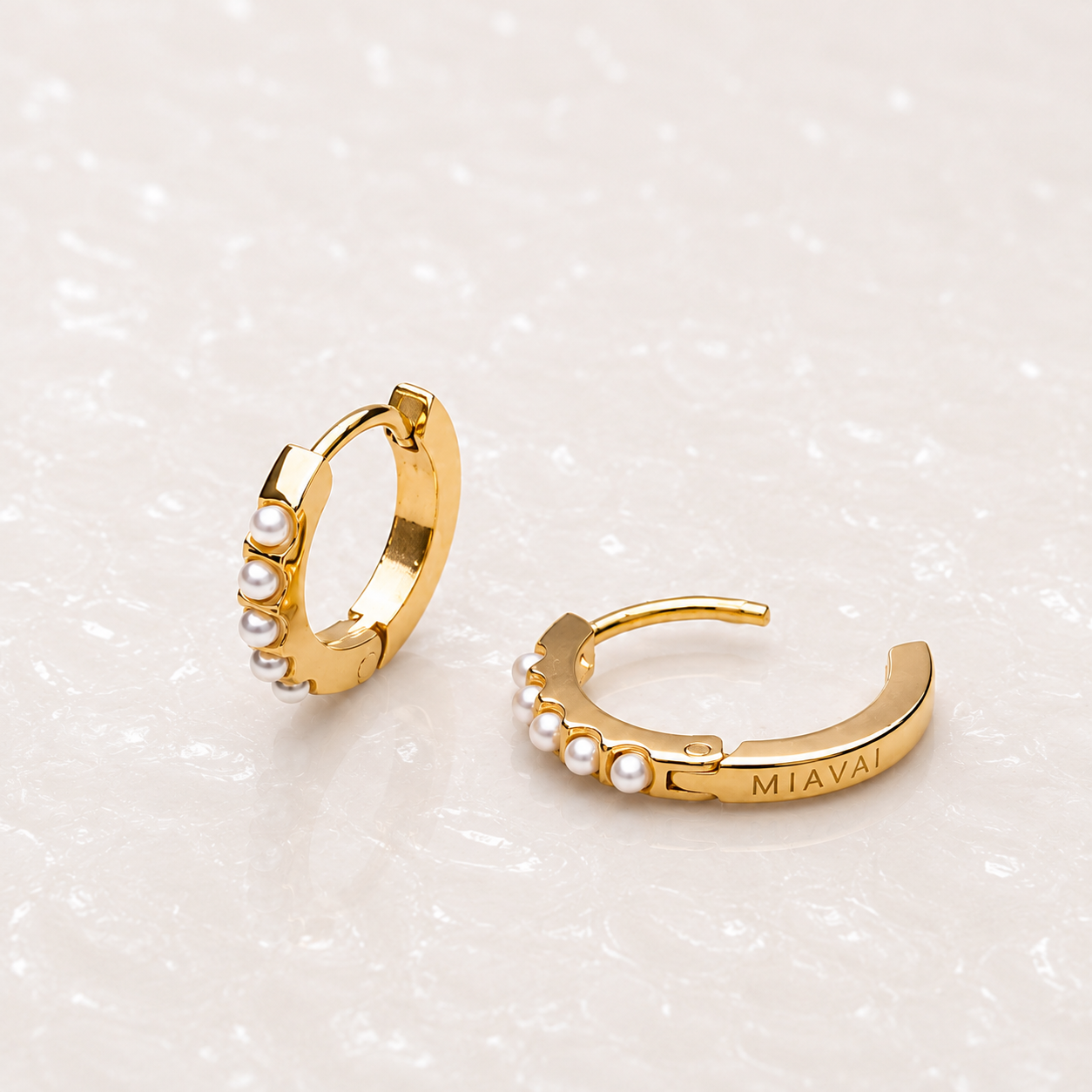 OASIS MINI PEARL HOOPS