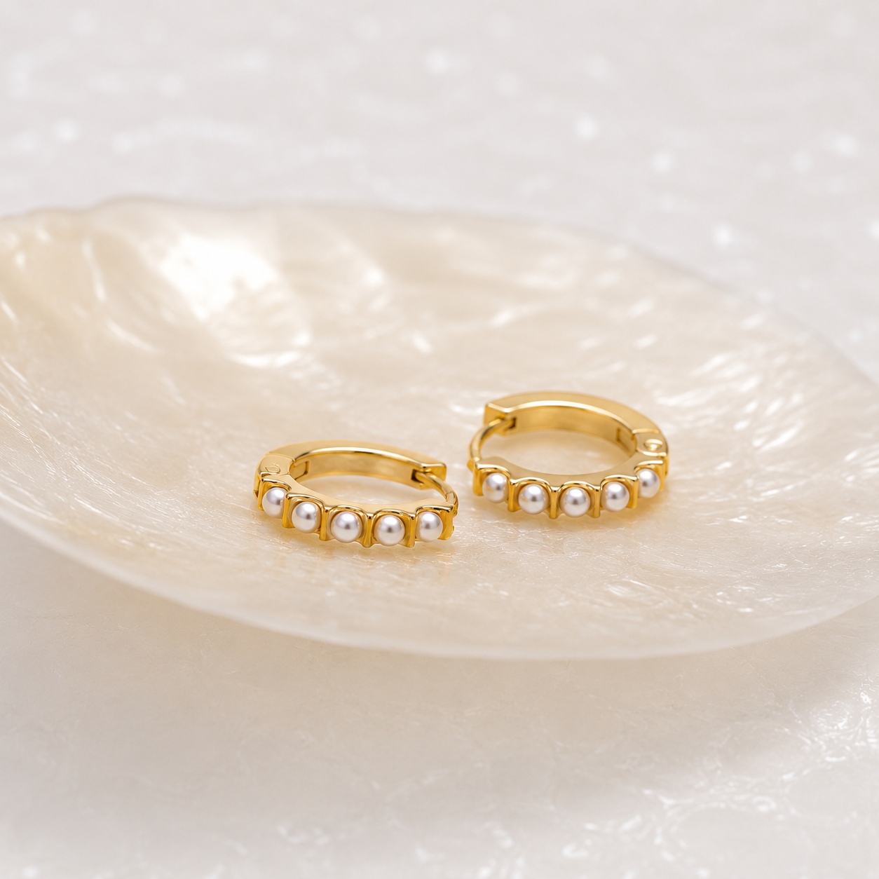 OASIS MINI PEARL HOOPS