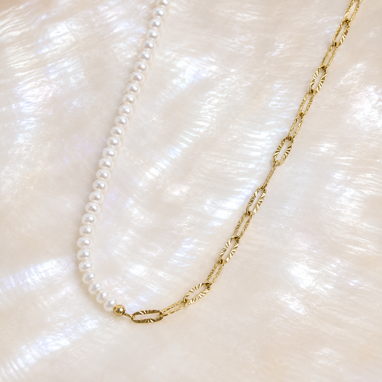 MINA NECKLACE
