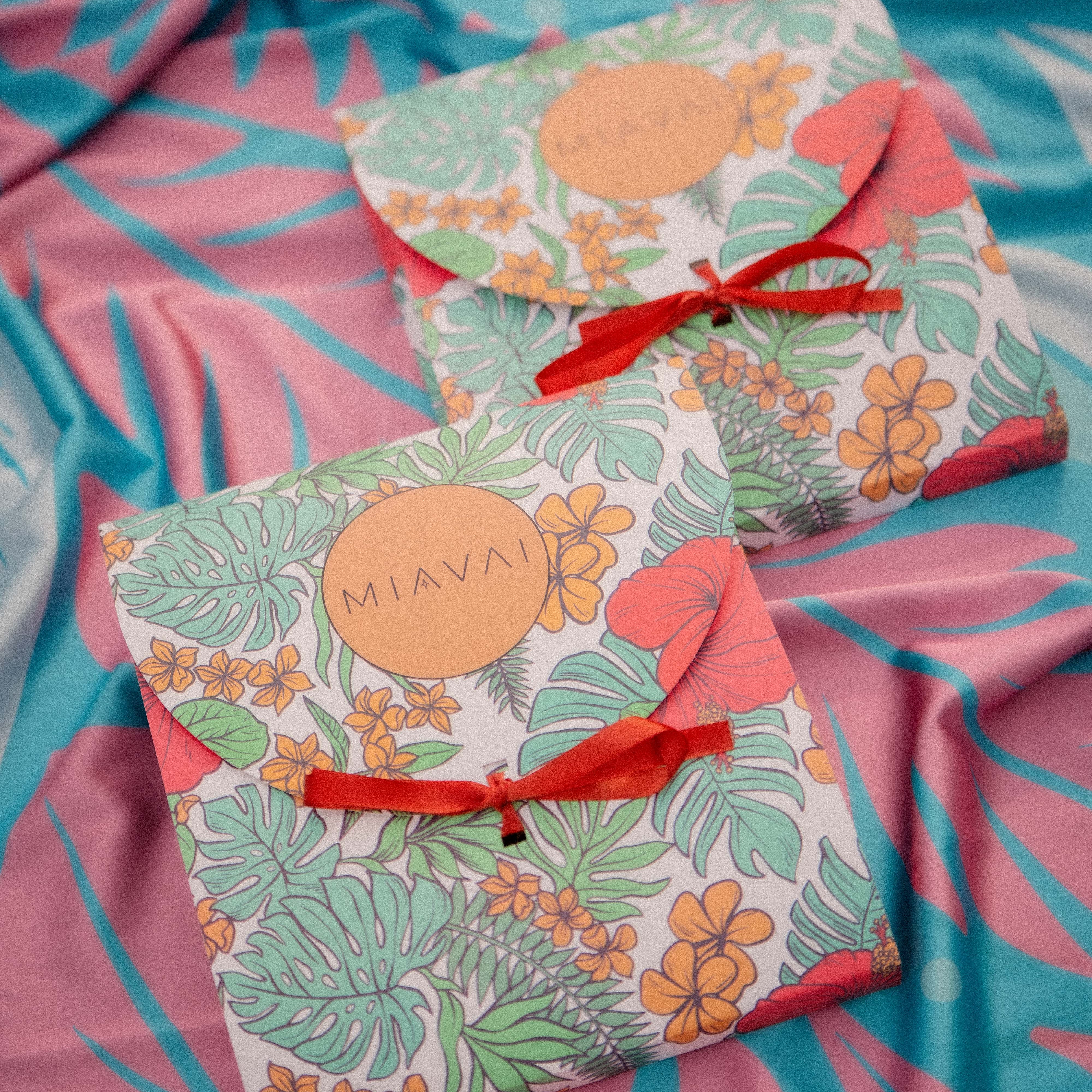 Island Essence — Lagoon Bloom Pāreu