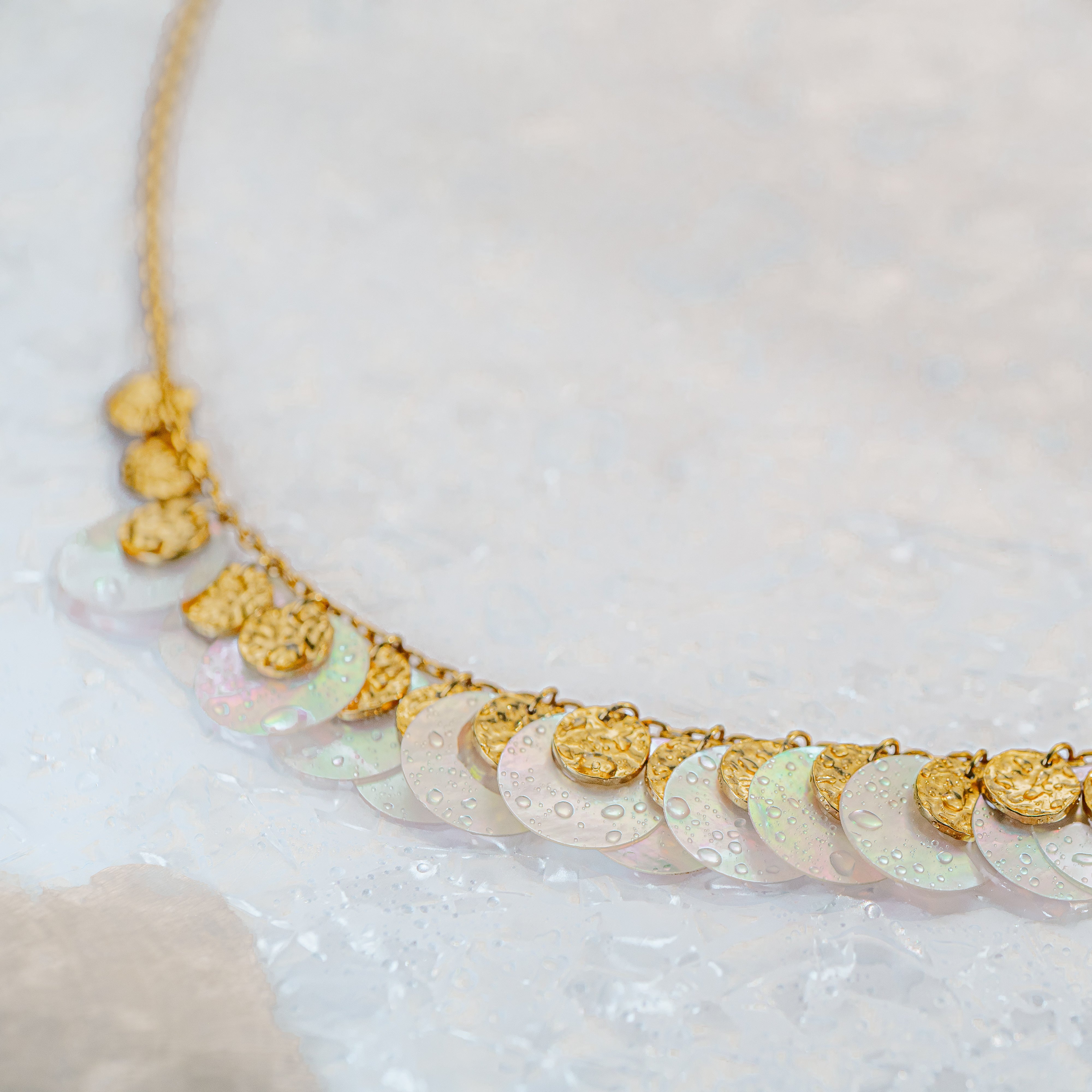ALOHA SHIMMERING NECKLACE