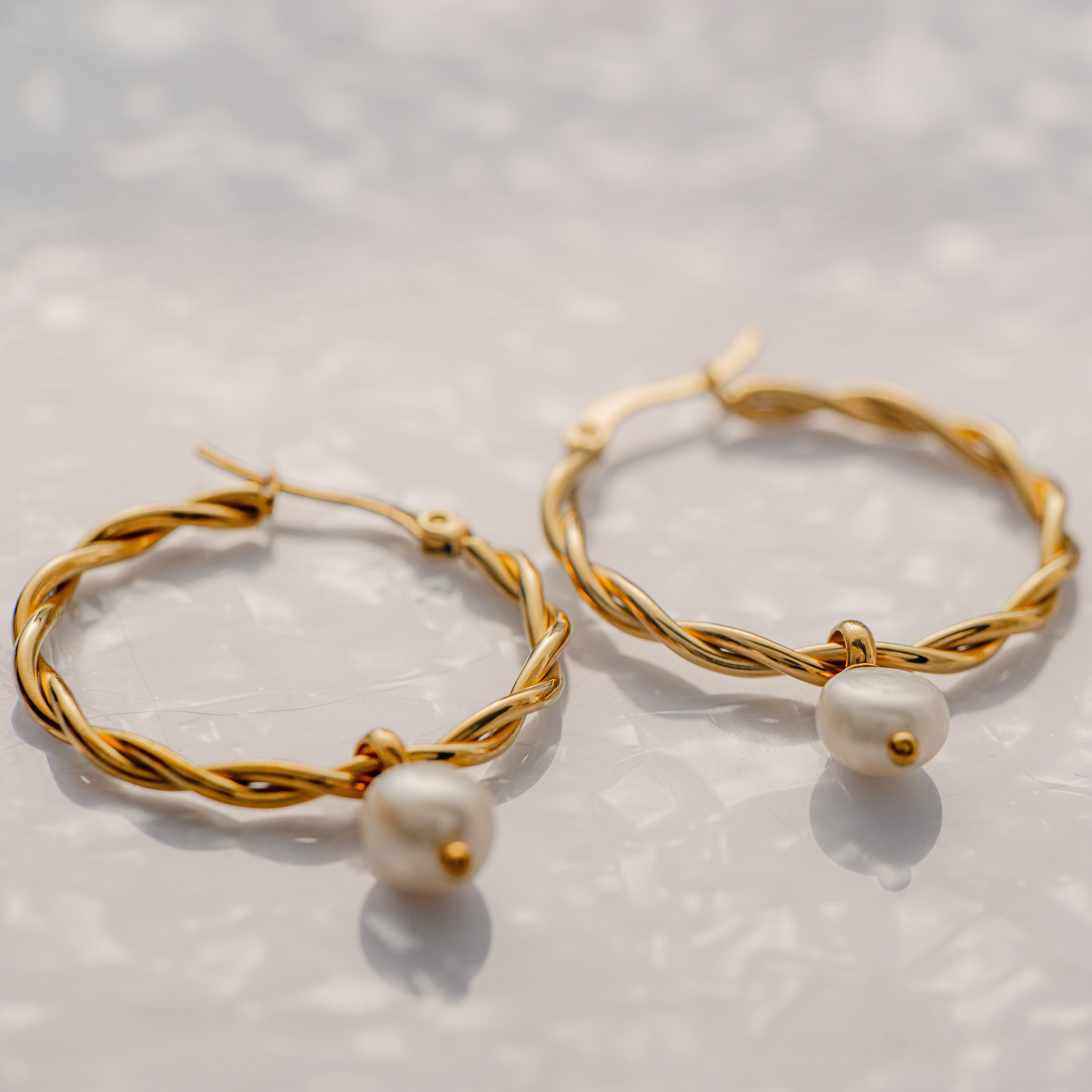 SHELLA TWISTED HOOPS