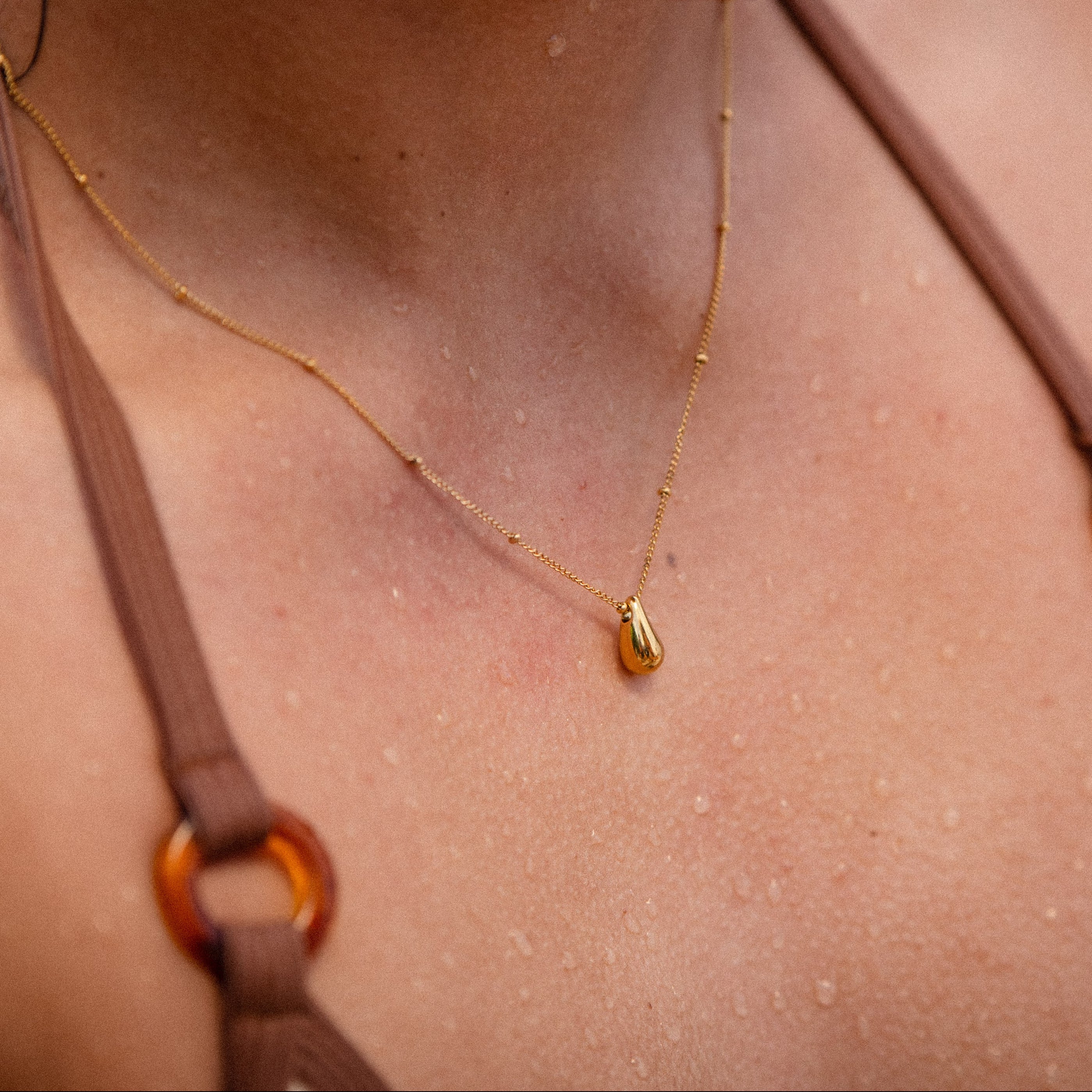 ELINA DROP NECKLACE