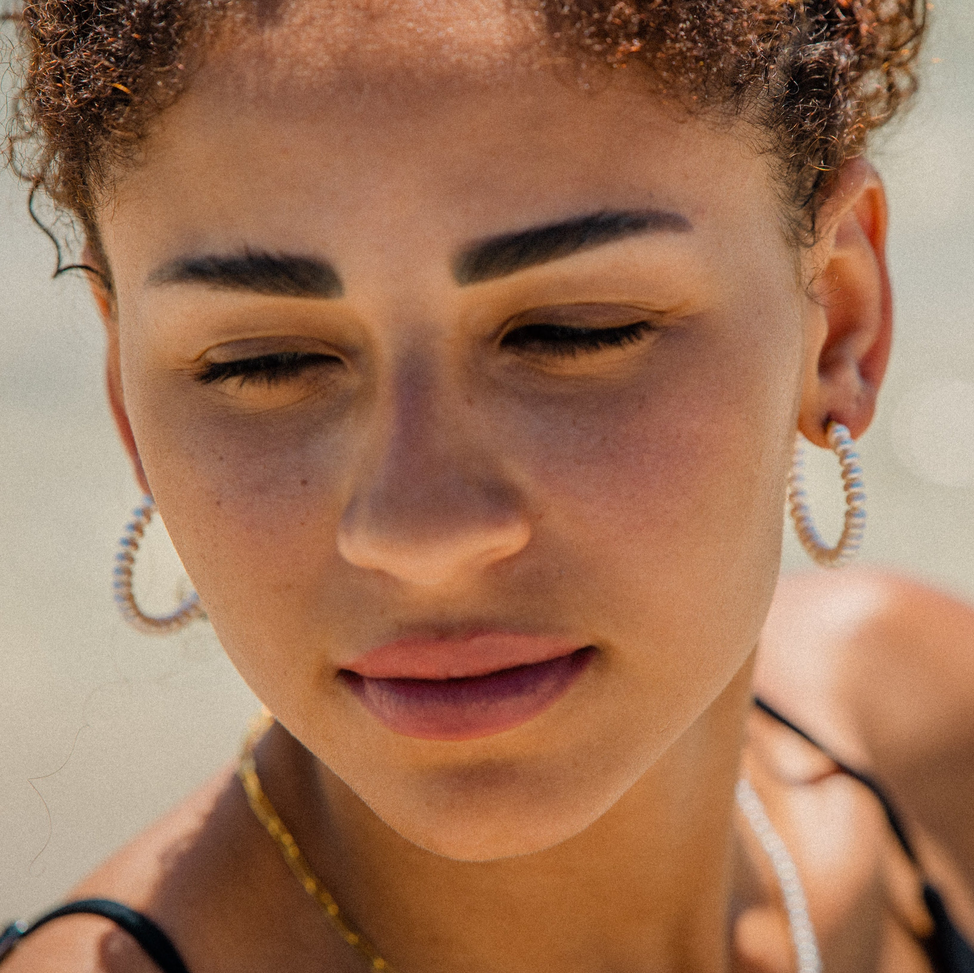 MAHEA FRESHWATER PEARL HOOP