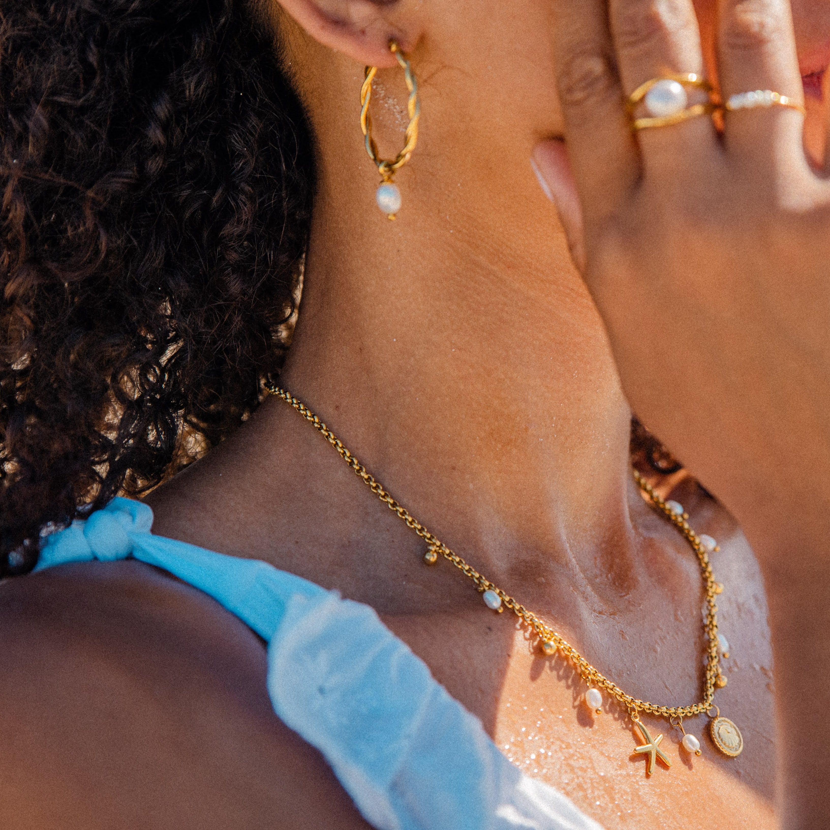 SHELLA TWISTED HOOPS