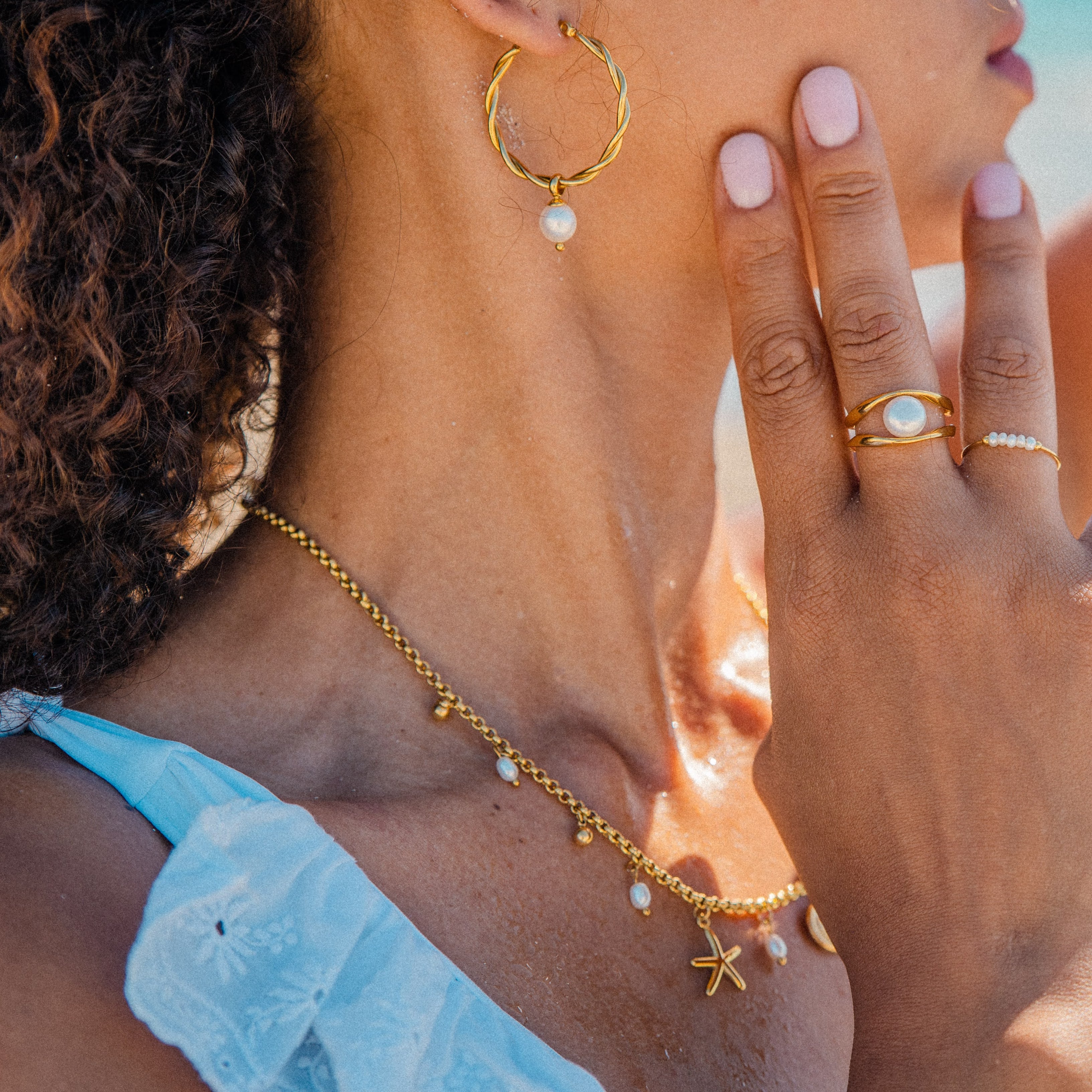 SHELLA TWISTED HOOPS