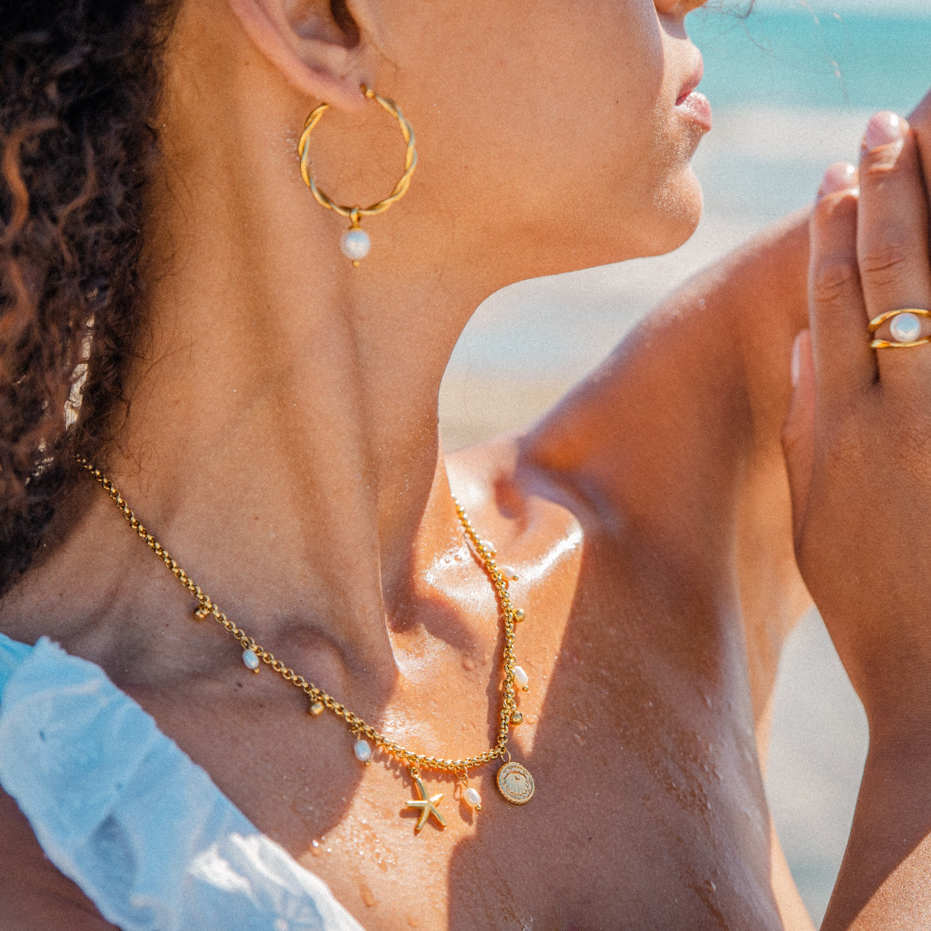 SHELLA TWISTED HOOPS