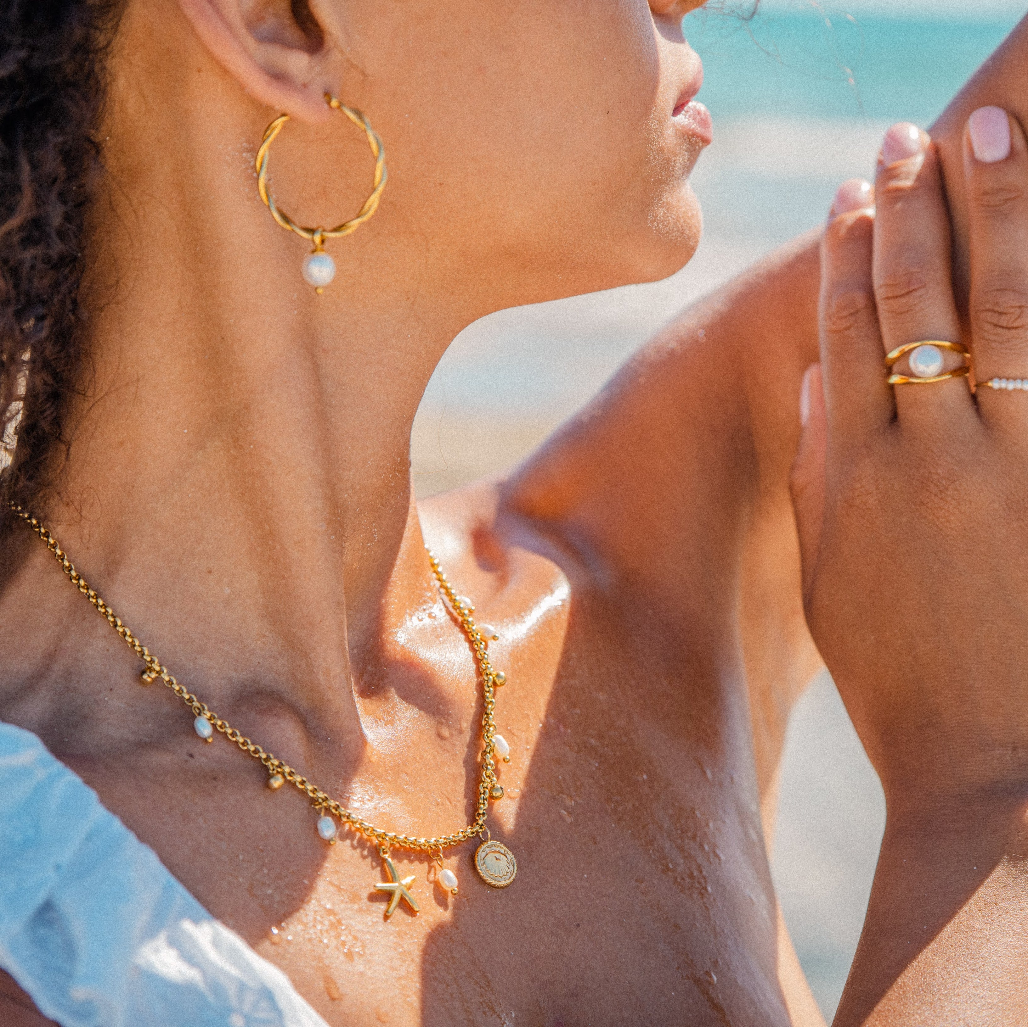 BORA NECKLACE